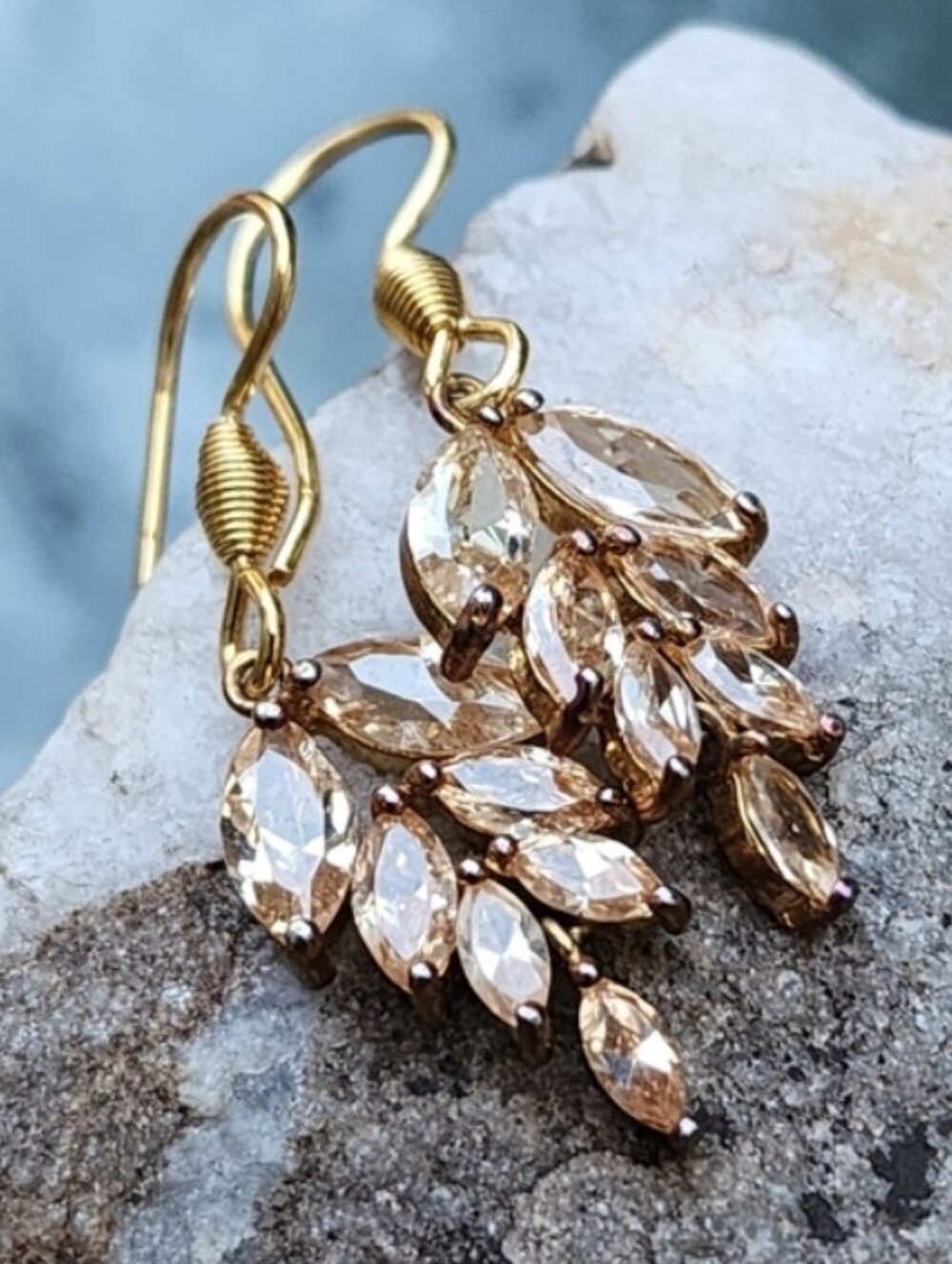 ❤️Bright Sparkling Peach Crystals Gold Plated Lightweight Earrings Minimalist